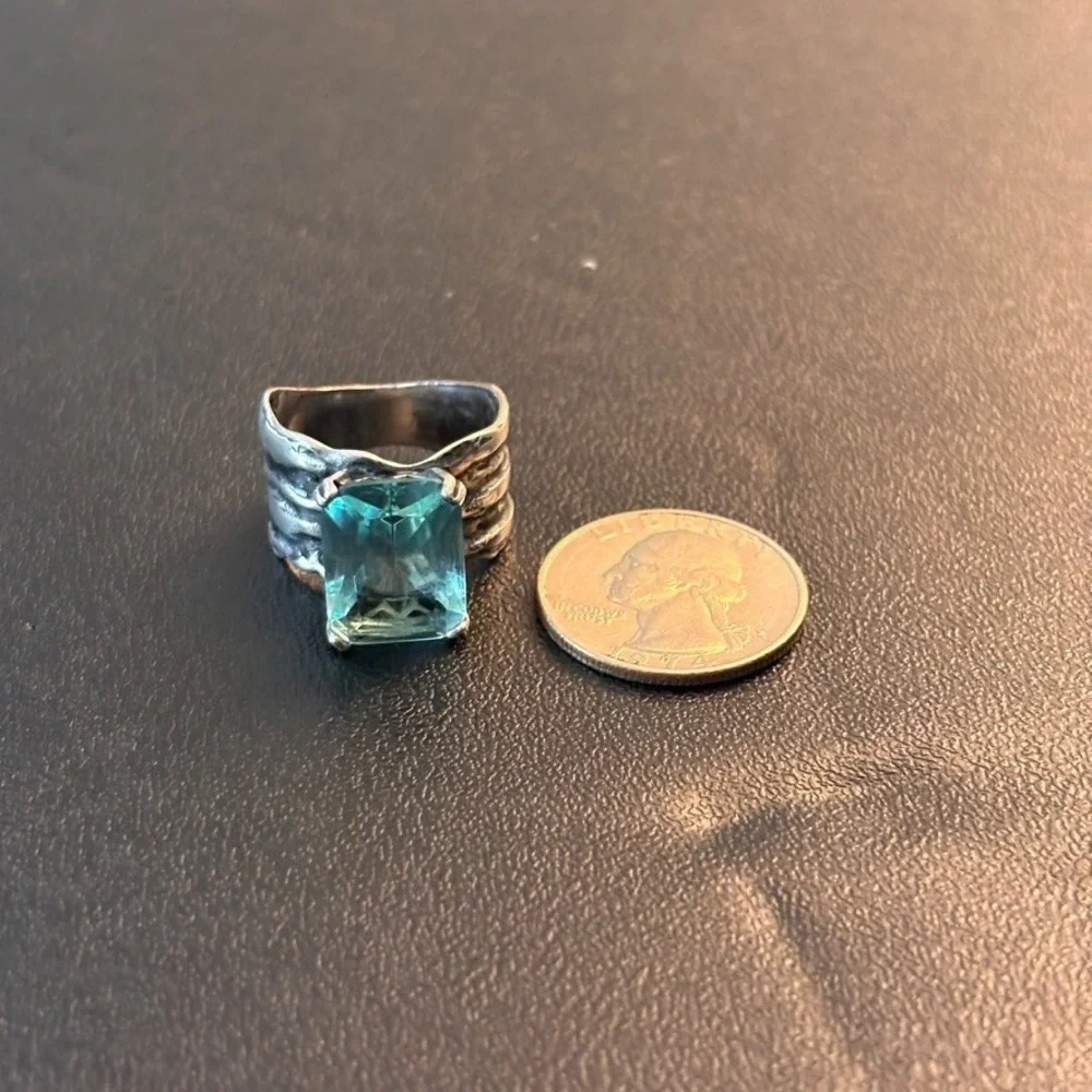 Silpada Sterling Silver Aqua Glass Statement RIng size 10 (Fits closer to 9.5)